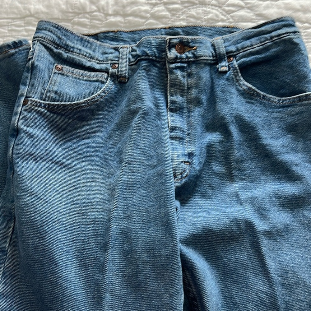 WRANGLER JEANS SIZE 34 X 32  99% COTTON 1% ELASTANE MACHINE WASH COLD DRY LOW